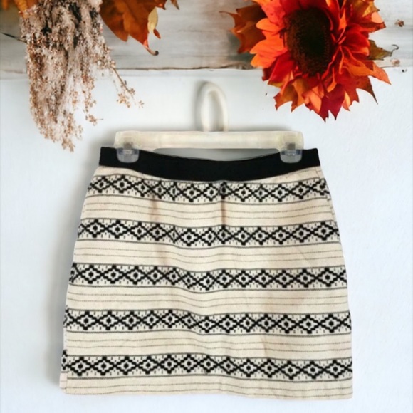 GAP BLACK AND CREAM MINI SKIRT SIZE 10 - Picture 9 of 9